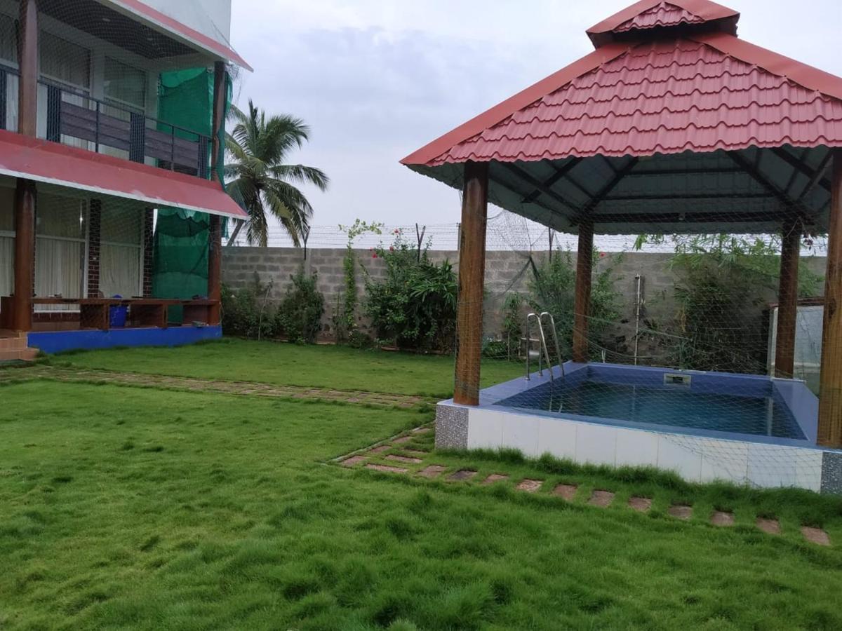 Waves Beach House Pondicherry Exteriör bild