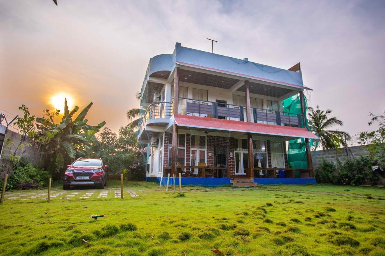 Waves Beach House Pondicherry Exteriör bild