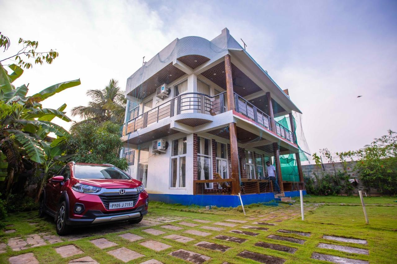 Waves Beach House Pondicherry Exteriör bild