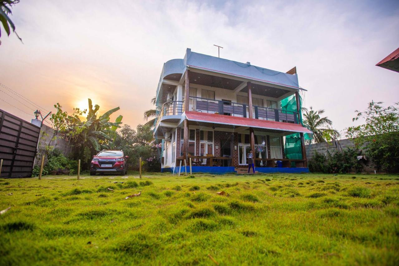 Waves Beach House Pondicherry Exteriör bild
