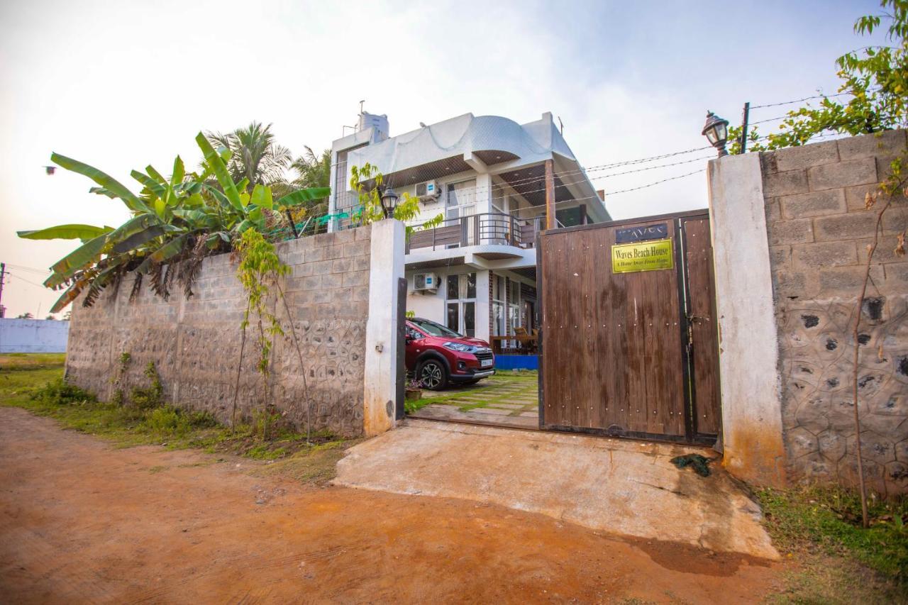 Waves Beach House Pondicherry Exteriör bild