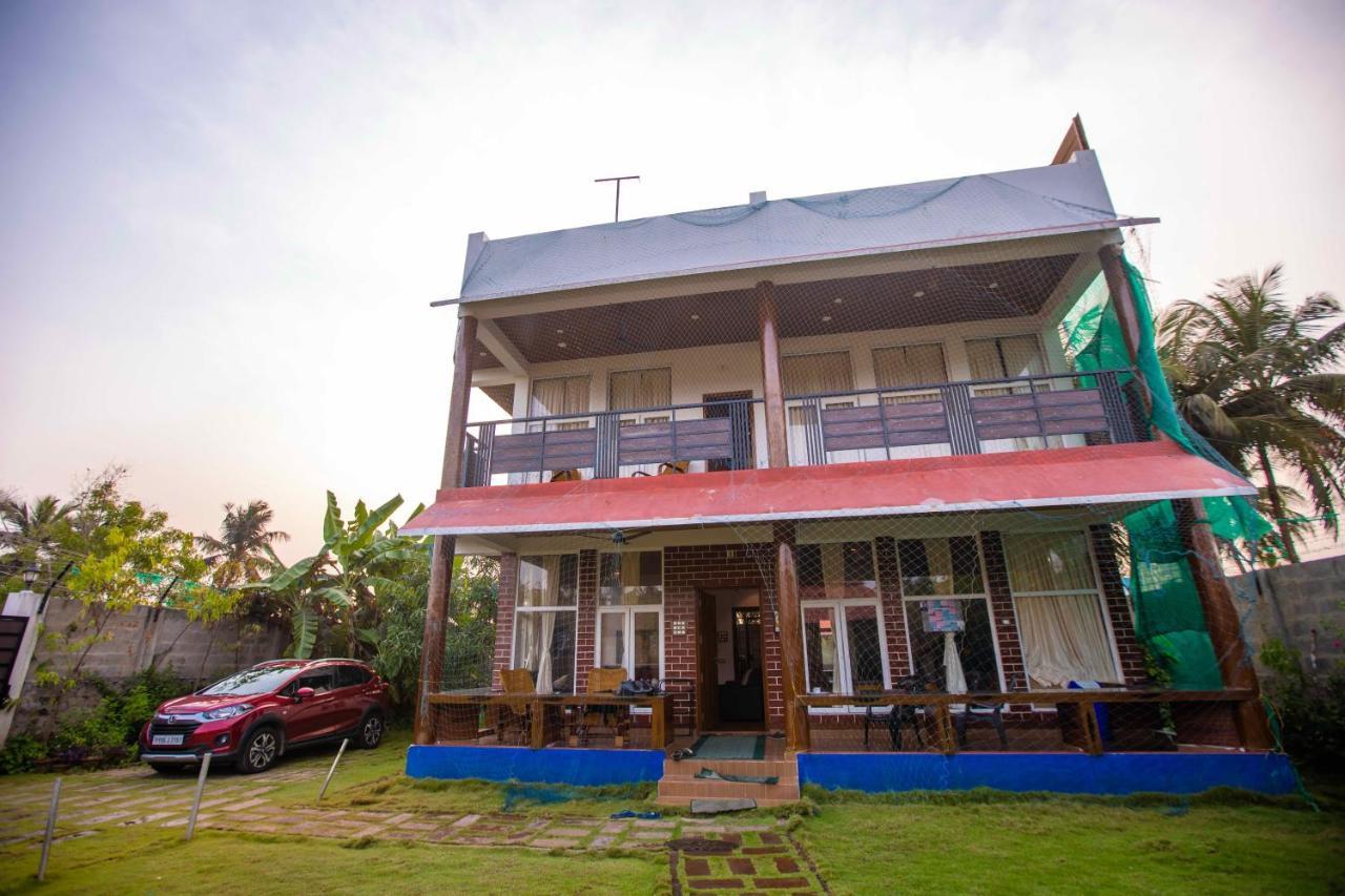 Waves Beach House Pondicherry Exteriör bild