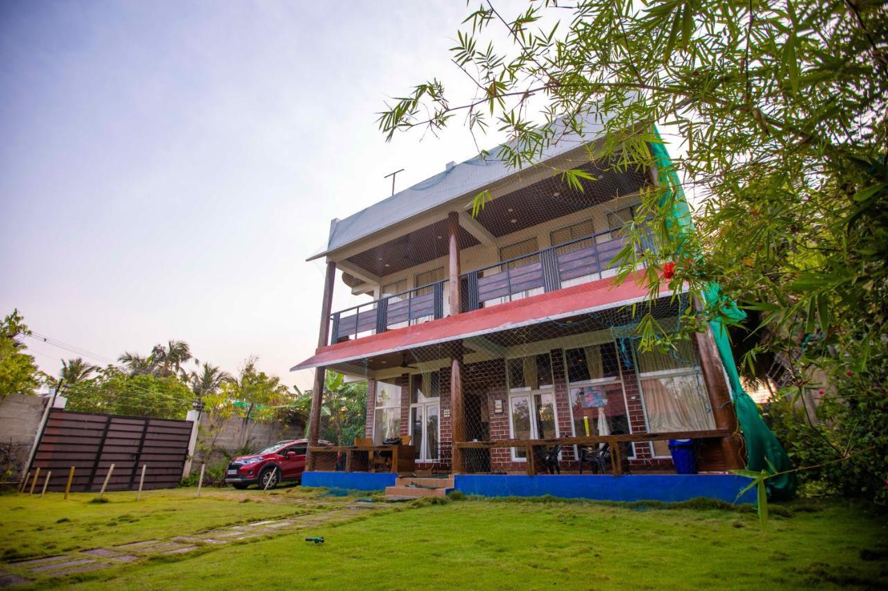 Waves Beach House Pondicherry Exteriör bild