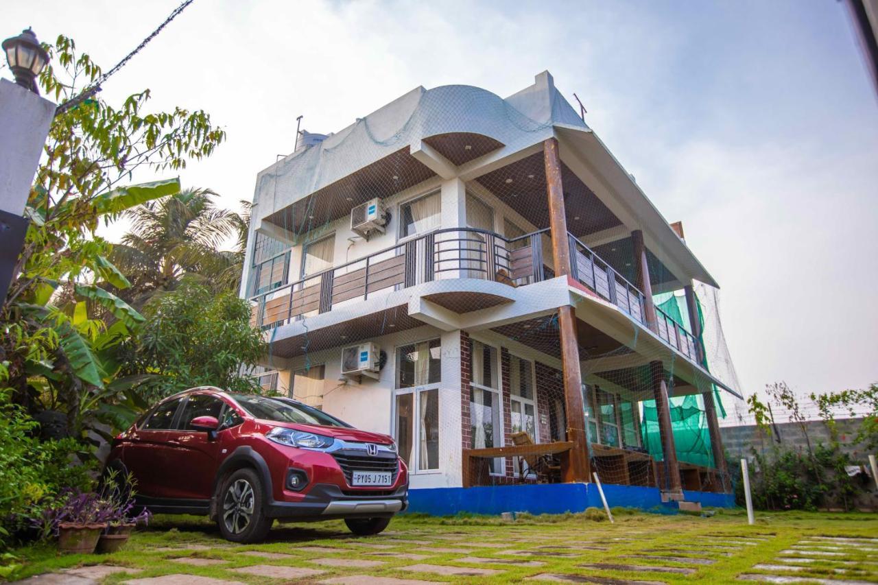 Waves Beach House Pondicherry Exteriör bild