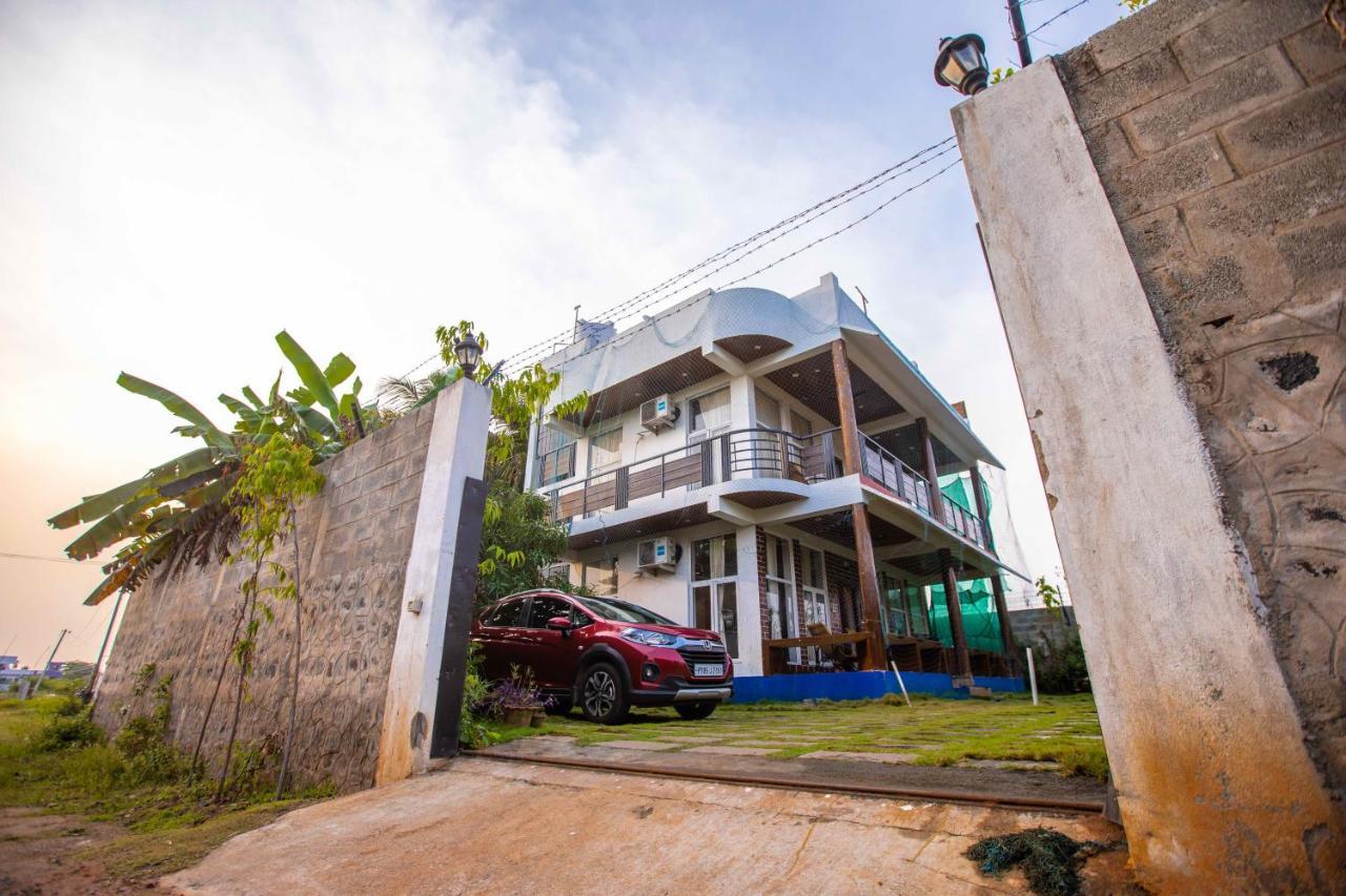 Waves Beach House Pondicherry Exteriör bild