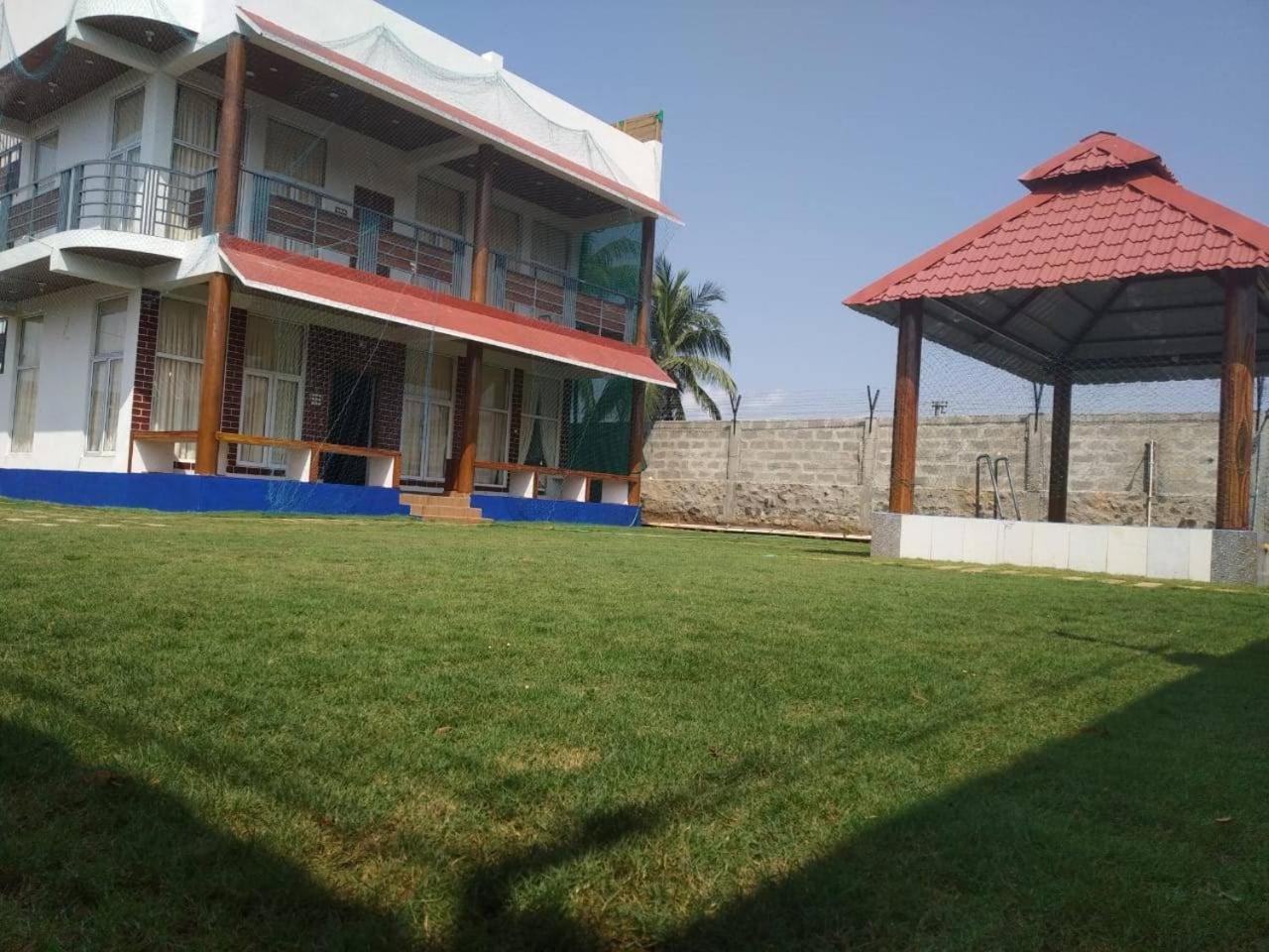 Waves Beach House Pondicherry Exteriör bild