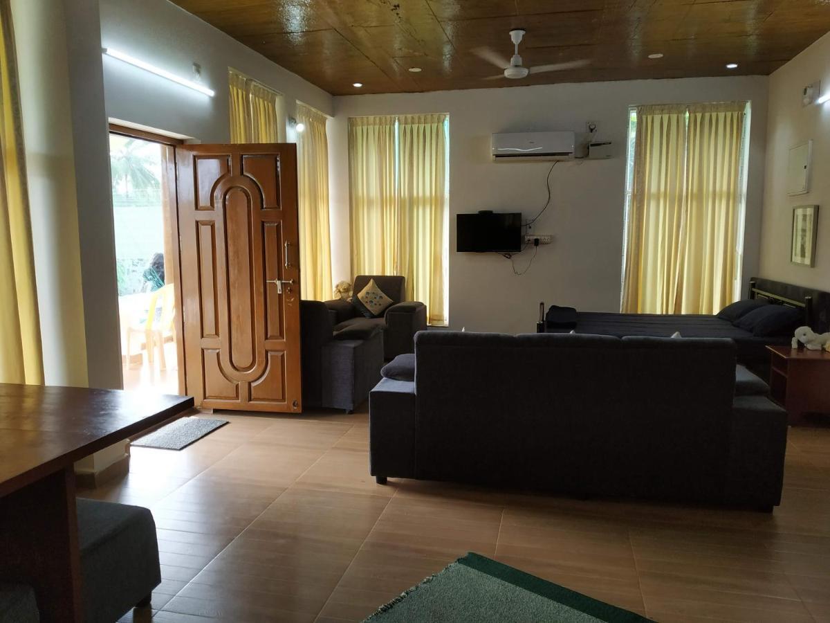 Waves Beach House Pondicherry Exteriör bild